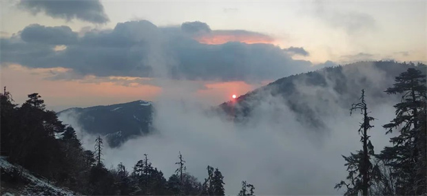 云南旅游,云南旅行社,云南團(tuán)建公司,云南策劃公司,云南會(huì)議會(huì)展,云南旅游地接,麗江旅游,麗江旅行社,麗江團(tuán)建公司,麗江策劃公司,麗江會(huì)議會(huì)展,麗江策劃執(zhí)行：山外有山，總要去一次麗江老君山九十九龍?zhí)栋?>-->
                        </div>
                        <div   id=